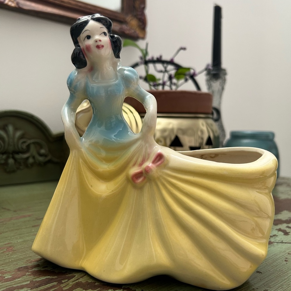 Vintage Walt Disney SNOW WHITE Ceramic Planter